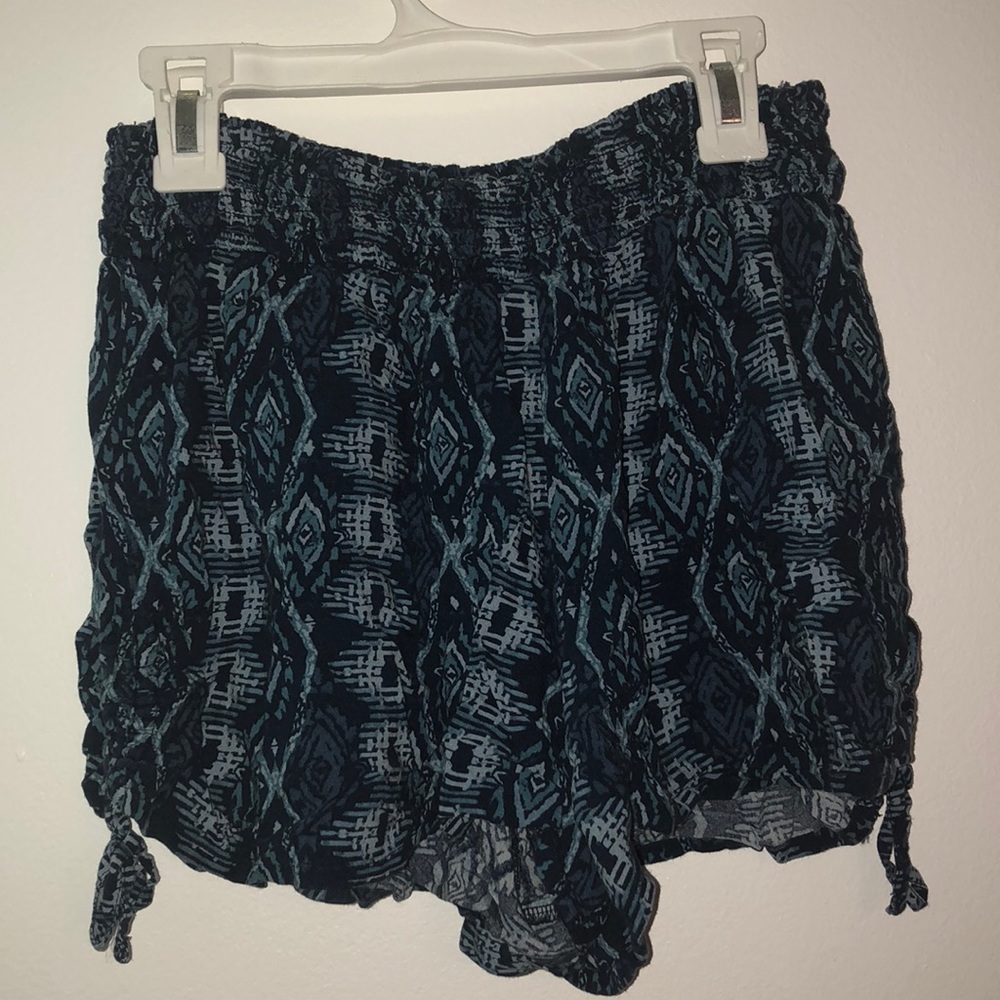 Hollister flowy shorts